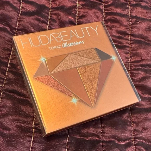 HUDA BEAUTY Topaz Obsessions Eyeshadow Palette - Copper & Bronze Tones - Picture 1 of 1